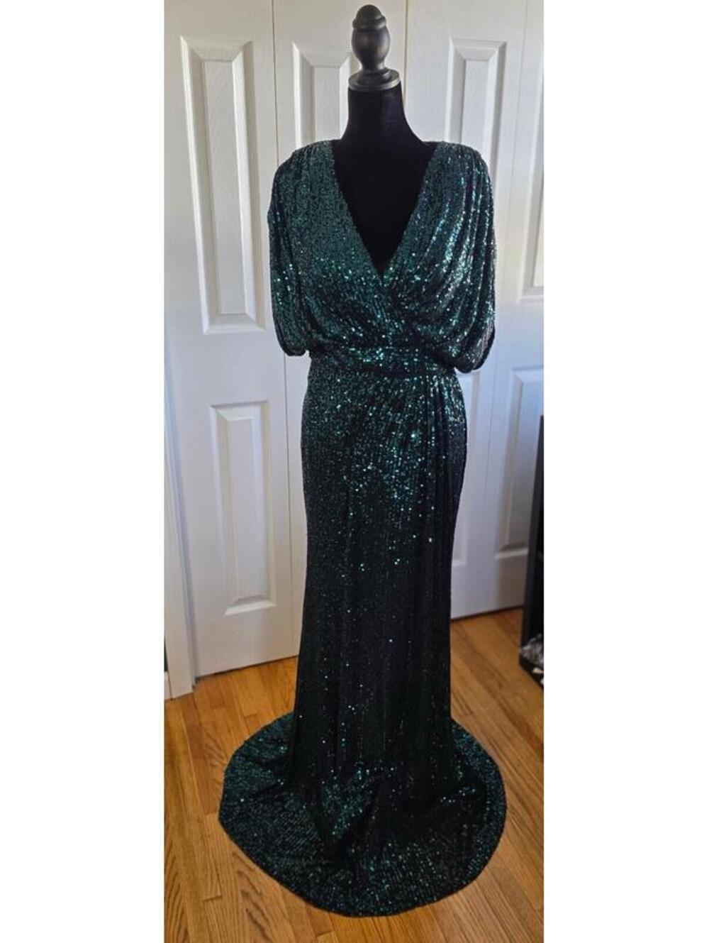 Amoris L Emerald Sequin Dress